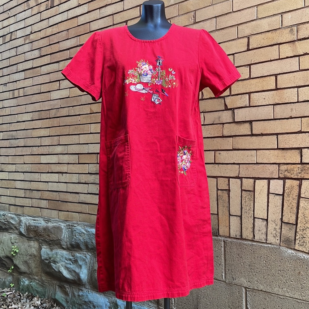 Vintage 90’s Blair Red Embroidered gardening floral dress Size Medium